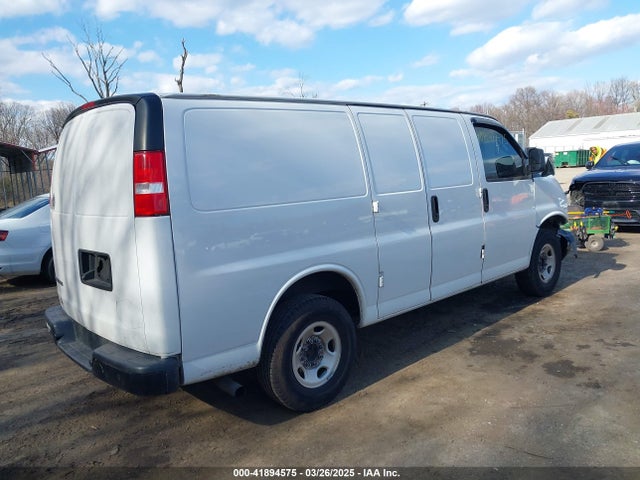 1GCWGAFB3J1334748 Chevrolet Express 2500 Work Van