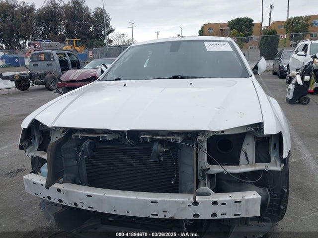 Chrysler 300 2017 2C3CCABT4HH506654 Image 6