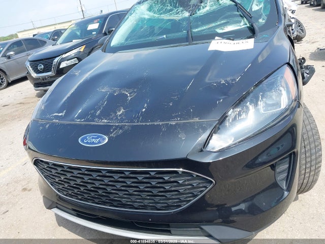 1FMCU0G69NUA91843 Ford ESCAPE SE