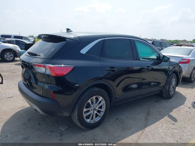 1FMCU0G69NUA91843 Ford ESCAPE SE