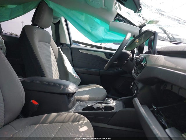 1FMCU0G69NUA91843 Ford ESCAPE SE
