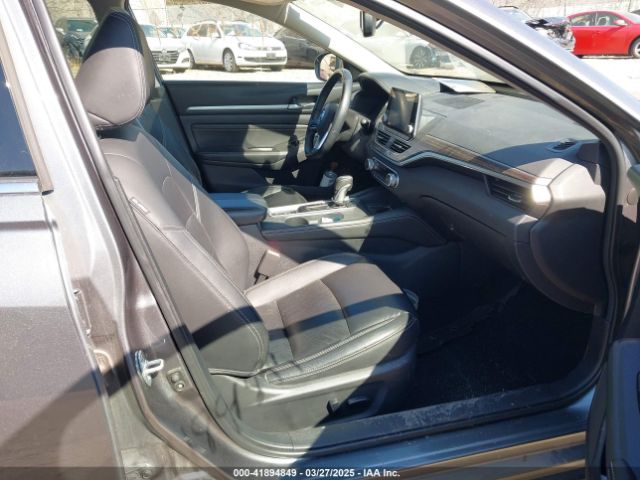 1N4BL4FW9KC139697 Nissan Altima 2.5 Platinum