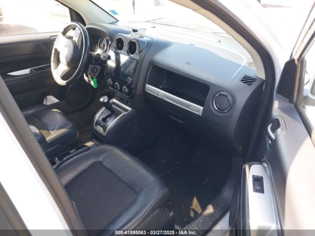 1C4NJDEBXGD635864 Jeep Compass Latitude
