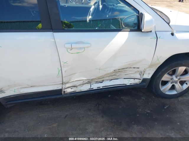 1C4NJDEBXGD635864 Jeep Compass Latitude