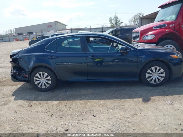 2019 Toyota Camry Hybrid Le მანქანა იყიდება აუქციონზე, vin: 4T1B31HK1KU512739, აუქციონის ნომერი: 41895153