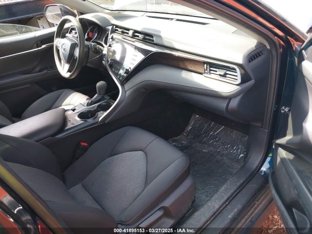 2019 Toyota Camry Hybrid Le მანქანა იყიდება აუქციონზე, vin: 4T1B31HK1KU512739, აუქციონის ნომერი: 41895153
