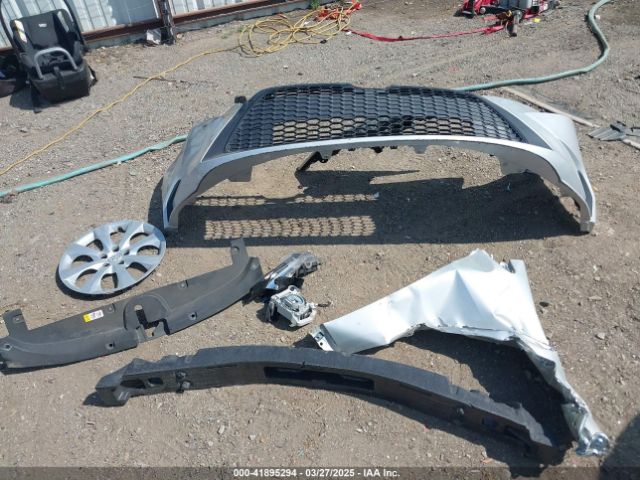 5YFEPMAE9NP310485 Toyota COROLLA LE