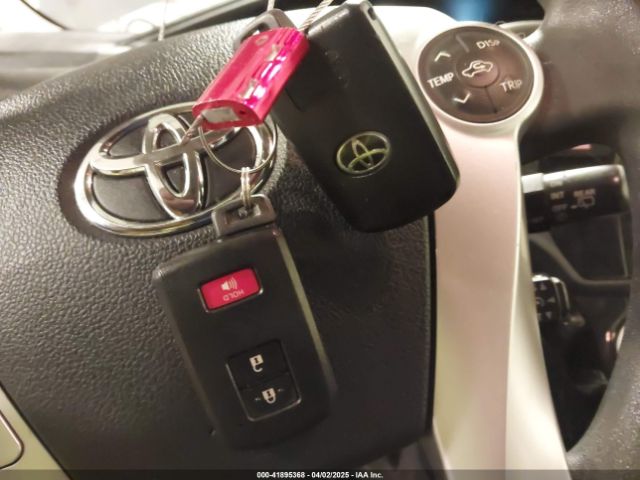JTDKDTB38F1584916 Toyota Prius C Three