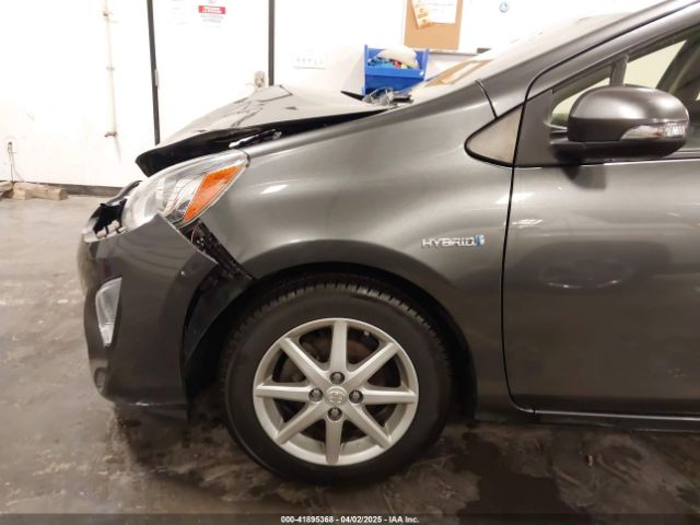 JTDKDTB38F1584916 Toyota Prius C Three