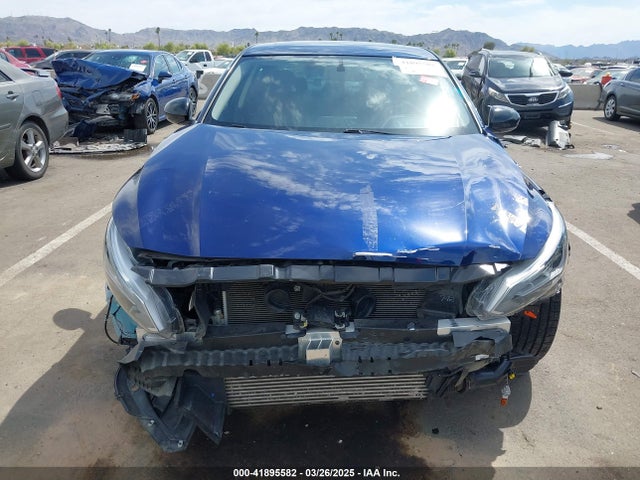 1N4AL4CVXKC226595 Nissan Altima 2.0 Sr