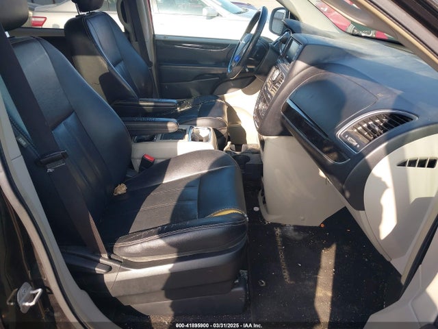 2C4RC1BG5ER381551 Chrysler Town & Country Touring
