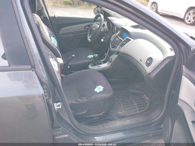 41895930 :رقم المزاد ، 1G1PB5SHXD7228747 vin ، 2013 Chevrolet Cruze Ls Manual مزاد بيع