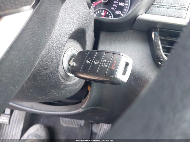 5XXGT4L39KG369069 KIA Optima Lx