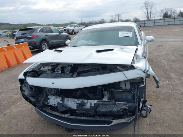 2C3CDZAG4JH131886 Dodge Challenger Sxt