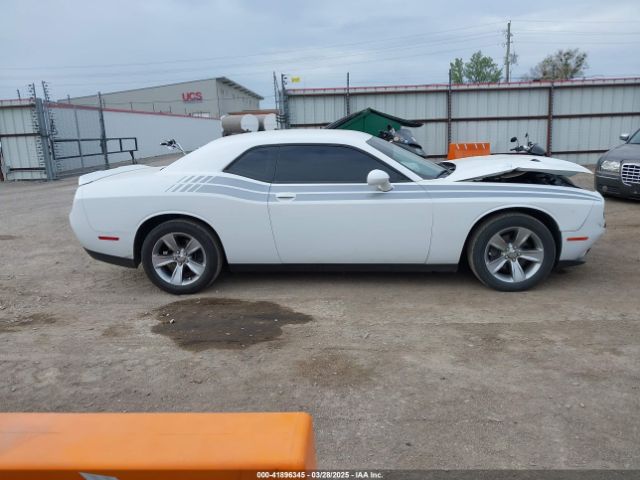 2C3CDZAG4JH131886 Dodge Challenger Sxt