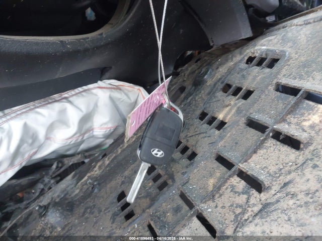 5NMZT3LB1HH037373 Hyundai Santa Fe Sport 2.4l