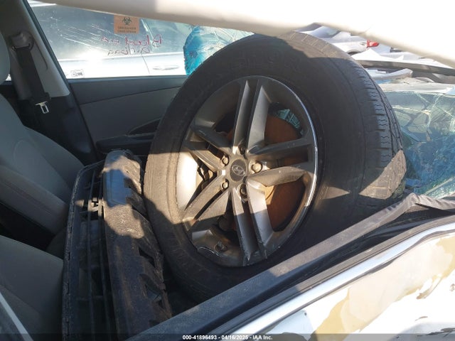 5NMZT3LB1HH037373 Hyundai Santa Fe Sport 2.4l