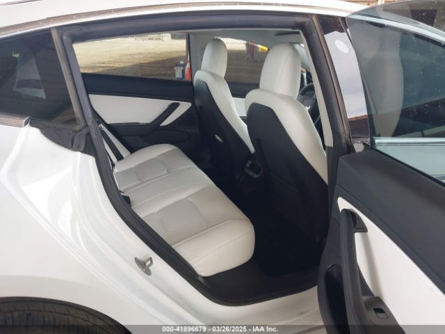 5YJ3E1EA3KF332864 Tesla MODEL 3