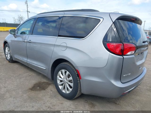 2017 CHRYSLER PACIFICA 2C4RC1BG1HR803027 Photo 2