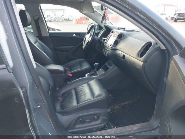WVGUV7AX7HK020247 Volkswagen Tiguan 2.0t Sport