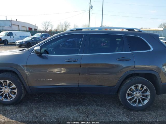 1C4PJMLBXKD162570 Jeep Cherokee Latitude Plus 4x4