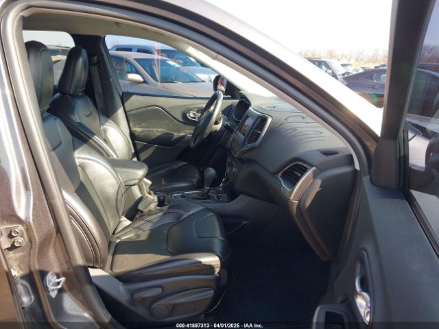 1C4PJMLBXKD162570 Jeep Cherokee Latitude Plus 4x4
