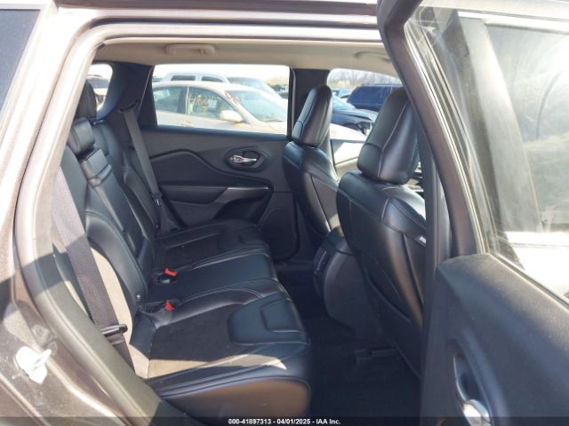 1C4PJMLBXKD162570 Jeep Cherokee Latitude Plus 4x4