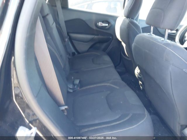 1C4PJLCB4GW126010 Jeep Cherokee Latitude