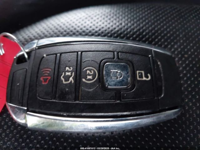 5LMCJ2C99HUL63006 Lincoln MKC SELECT