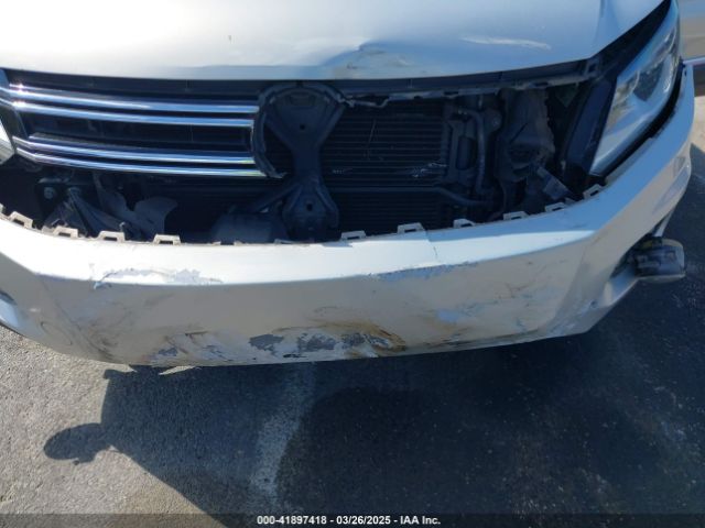 WVGAV7AX0FW544218 Volkswagen TIGUAN SE