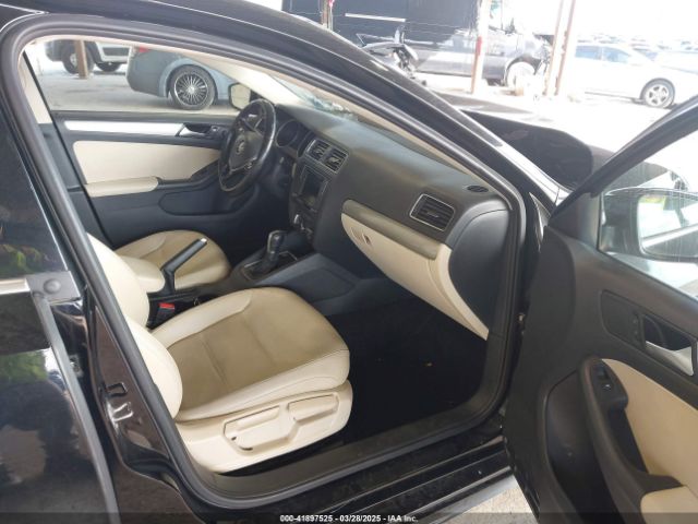 3VWDB7AJ3JM257368 Volkswagen Jetta 1.4t Se/1.4t Wolfsburg Edition