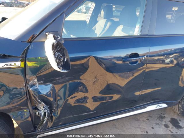 KNDJP3A55J7582004 KIA SOUL +