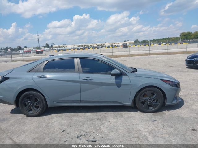 KMHLM4AG0NU311475 Hyundai ELANTRA SEL