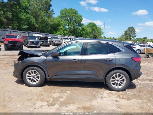 1FMCU0G69LUA23118 Ford ESCAPE SE
