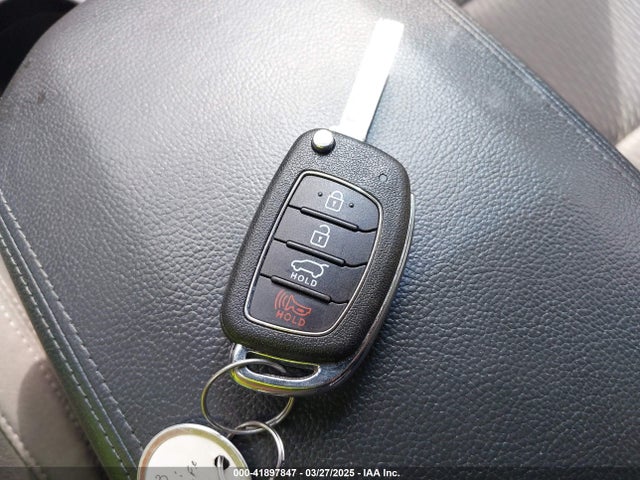 KM8SMDHF9JU268399 Hyundai Santa Fe Se