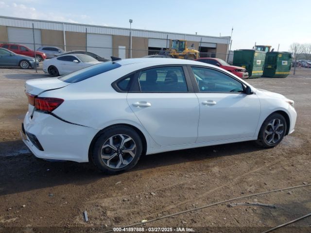 3KPF24AD2ME327400 KIA Forte Lxs