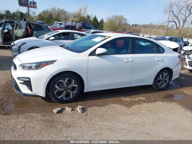 3KPF24AD2ME327400 KIA Forte Lxs