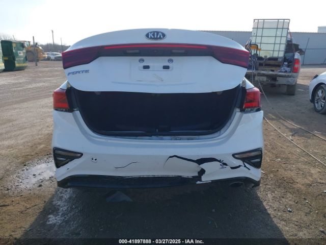 3KPF24AD2ME327400 KIA Forte Lxs