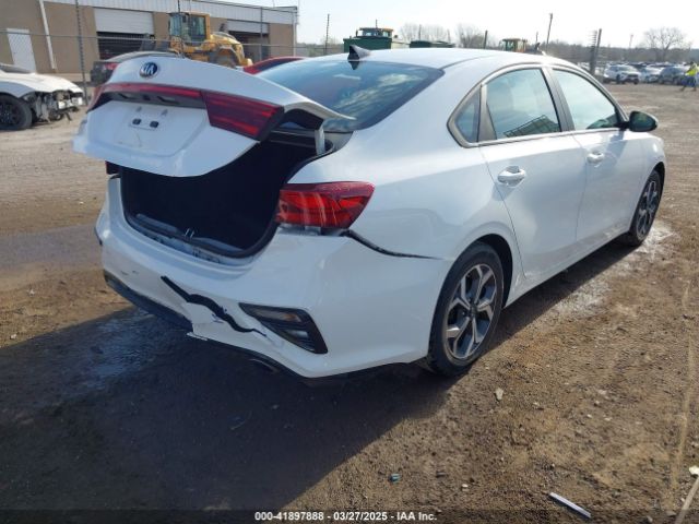 3KPF24AD2ME327400 KIA Forte Lxs