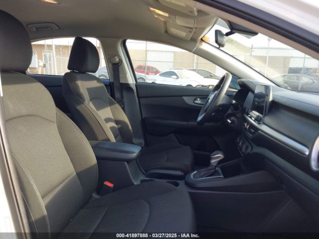 3KPF24AD2ME327400 KIA Forte Lxs