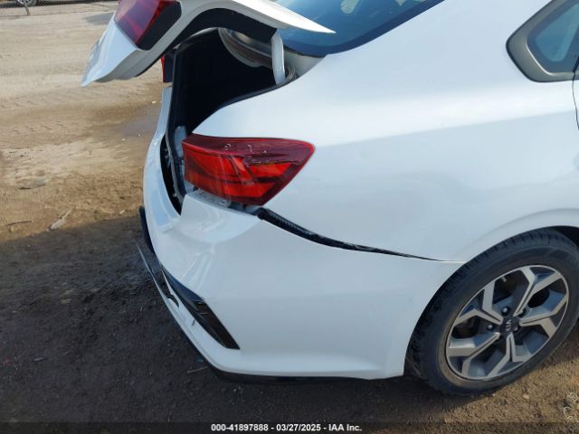 3KPF24AD2ME327400 KIA Forte Lxs