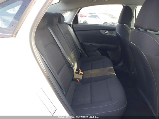 3KPF24AD2ME327400 KIA Forte Lxs