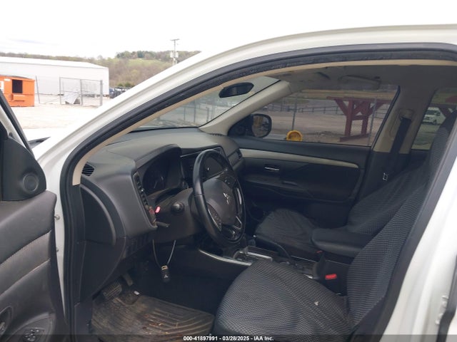 2017 MITSUBISHI OUTLANDER JA4AD3A38HZ019660 Photo 4