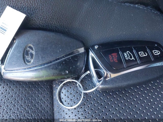 KM8SN4HF8HU239273 Hyundai Santa Fe Se