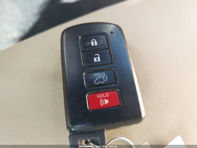 5TDKZRFHXJS540051 Toyota Highlander Xle