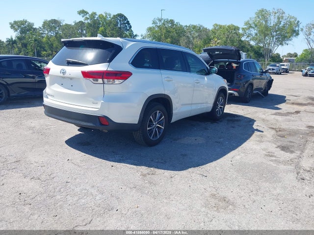 5TDKZRFHXJS540051 Toyota Highlander Xle