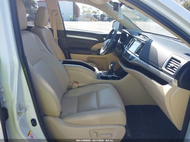 5TDKZRFHXJS540051 Toyota Highlander Xle