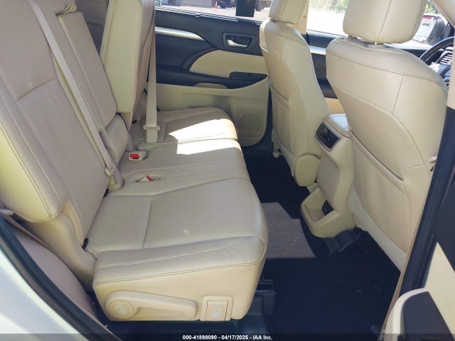5TDKZRFHXJS540051 Toyota Highlander Xle