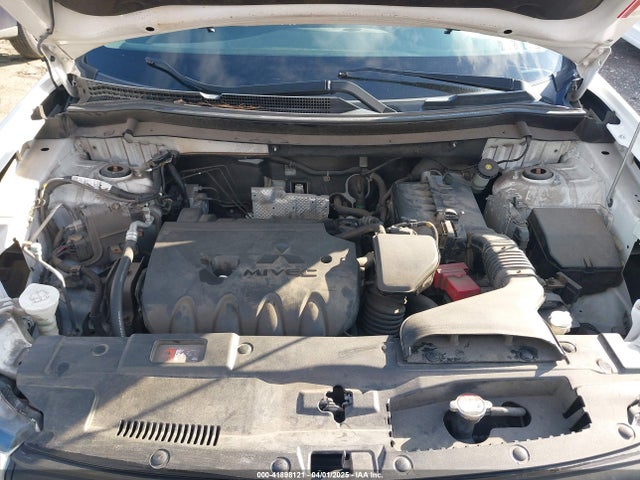 JA4AZ3A37EZ003866 Mitsubishi Outlander Se
