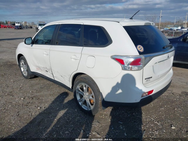 JA4AZ3A37EZ003866 Mitsubishi Outlander Se
